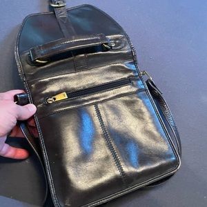 Wilsons leather men’s travel satchel. Plaid lining